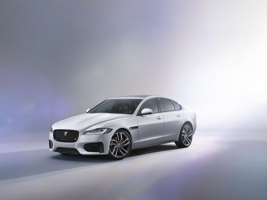  Jaguar XF S AWD 2015 года  (фото 3 из 43)
